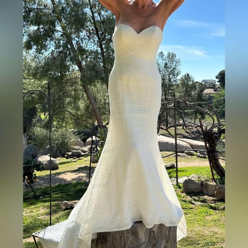 Symphony Of Venus Wedding Dress Ivory Strapless Lace Beach Wedding Gown